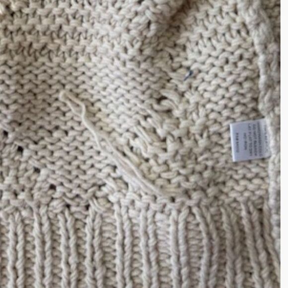 II Sisters Chunky 3/4 Bell Sleeve Womens SZ M Beige Sweater Button Front WARM - Picture 6 of 11